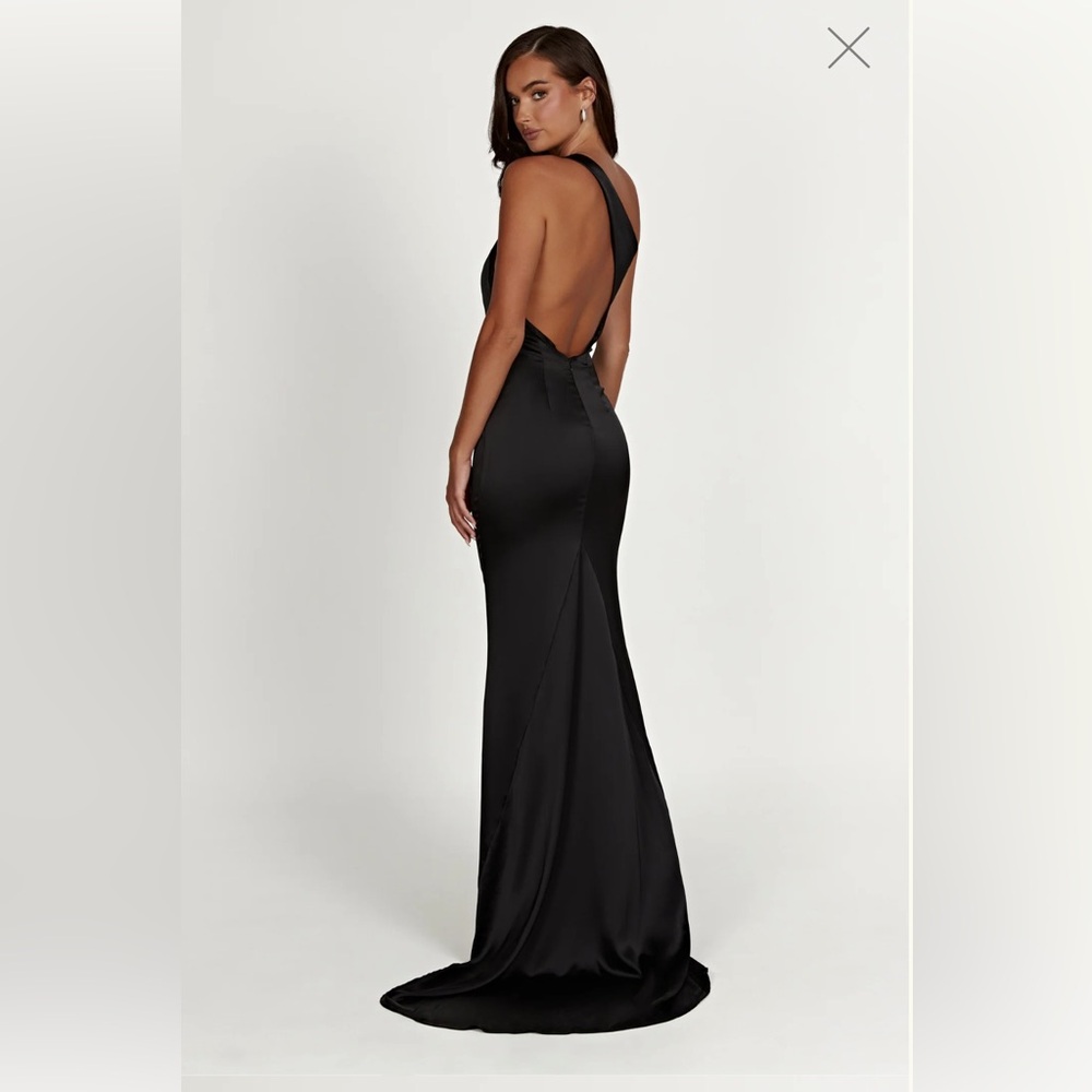 Meshki - Harper Dress
One Shoulder Gown - Black 
Bustle button included!!